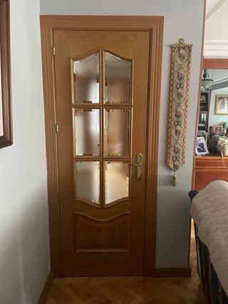 Puerta interior maciza roble, con manillas y bisag