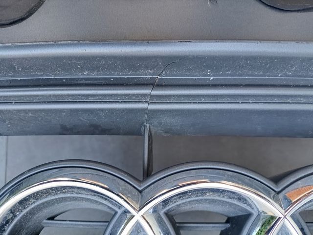 Parrilla rejilla central Audi A3 8V Quattro Radar