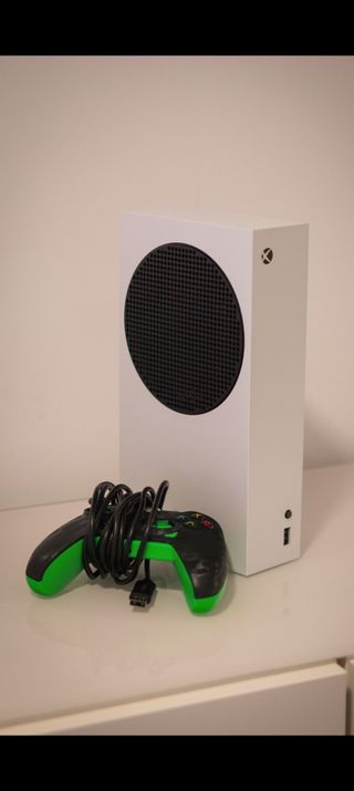 Xbox Series S Blanca con Mando Verde