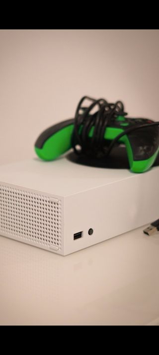 Xbox Series S Blanca con Mando Verde