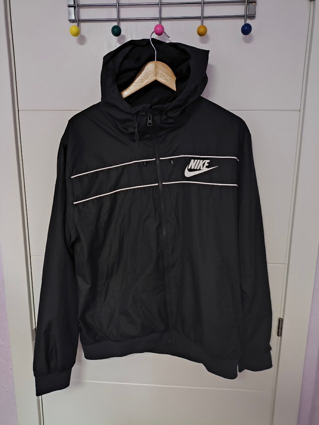 Chaqueta NIKE Tall L. usado pero en buen estado