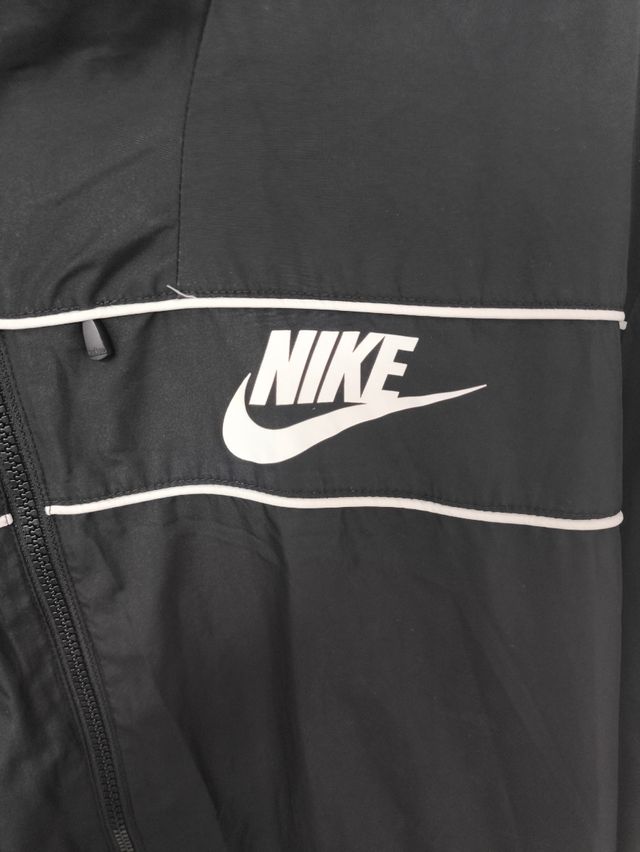 Chaqueta NIKE Tall L. usado pero en buen estado