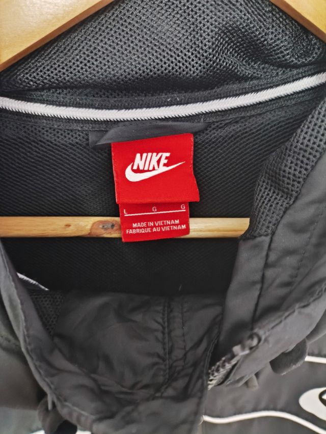 Chaqueta NIKE Tall L. usado pero en buen estado
