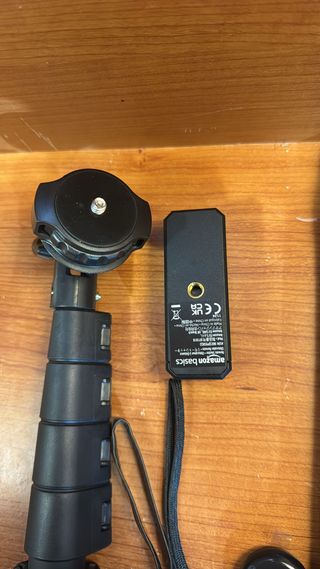 Trípode extensible con mando y bolsa