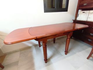 Mesa extensible de madera marrón