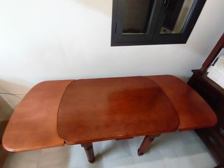Mesa extensible de madera marrón
