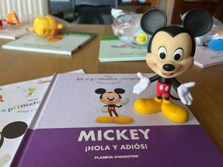 Mis amigos Disney . Mickie 
Hola y Adiós “ . 