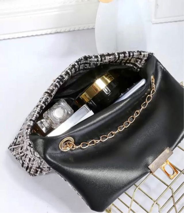 Bolso cuadros con cadena dorada