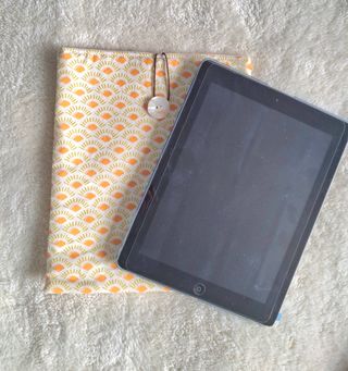 Funda libro/tablet acolchada hecha a mano