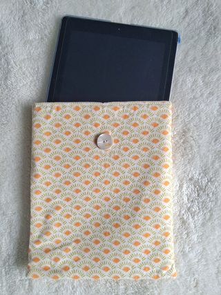Funda libro/tablet acolchada hecha a mano