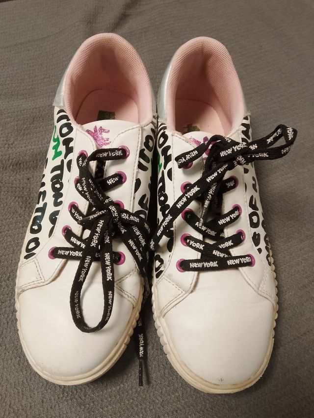 Scarpe Benetton bianche con scritte n. 38