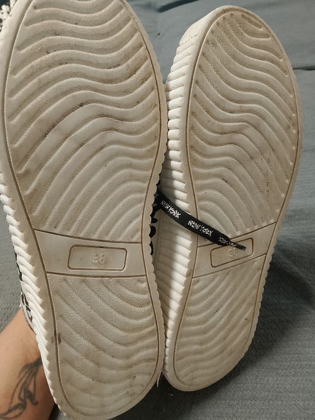 Scarpe Benetton bianche con scritte n. 38