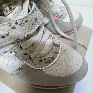Botines cuña beige y multicolor