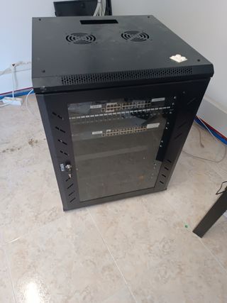 Rack y Switch de Red, armario de comunicaciones
