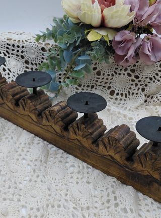 Porta candele in legno intagliato con 5 supporti