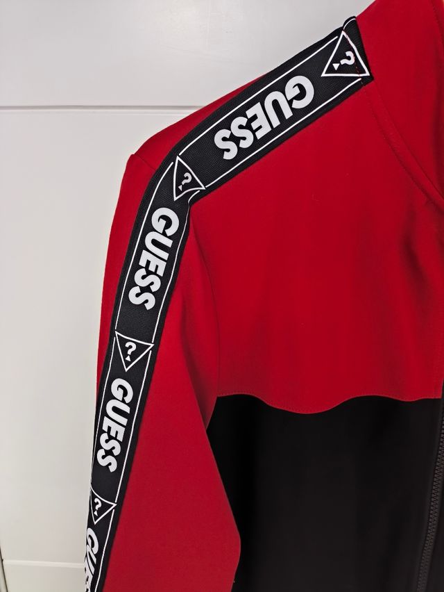 Chaqueta Guess con cremallera