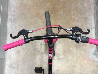 Bicicleta infantil BTWIN rosa y negra