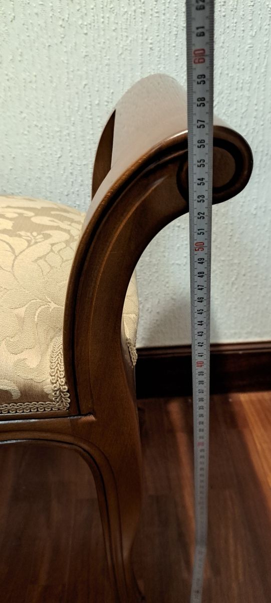 Pie de cama tapizado beige y marrón