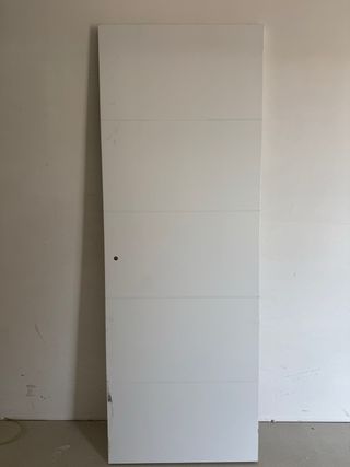 Puerta blanca de habitación