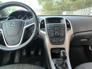 Opel Astra 2011