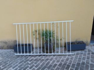 Baranda de balcón blanca