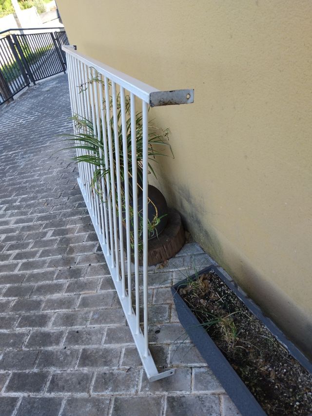 Baranda de balcón blanca