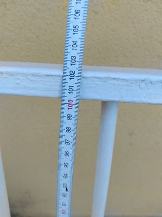 Baranda de balcón blanca