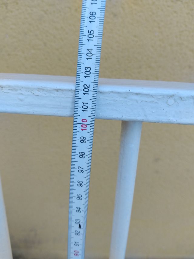 Baranda de balcón blanca