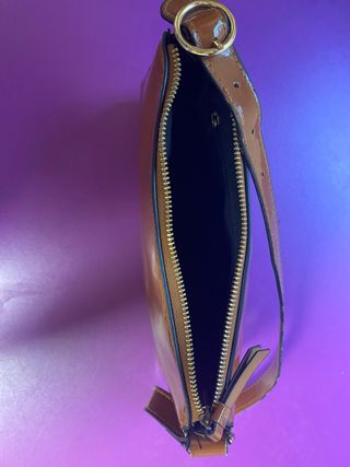Bolso marrón charol Stradivarius
