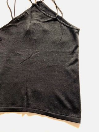 Top negro con pedrería y tirantes