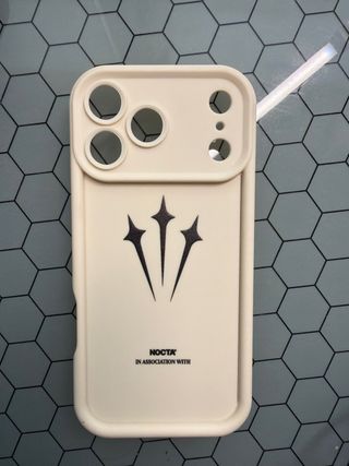 Funda NOCTA iPhone 17 Pro Max