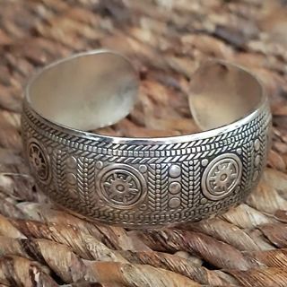 Pulsera Plata Tibetana Círculos Relieve 25mm