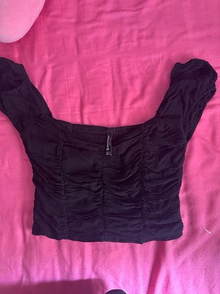 Top Stradivarius negro fruncido talla XS