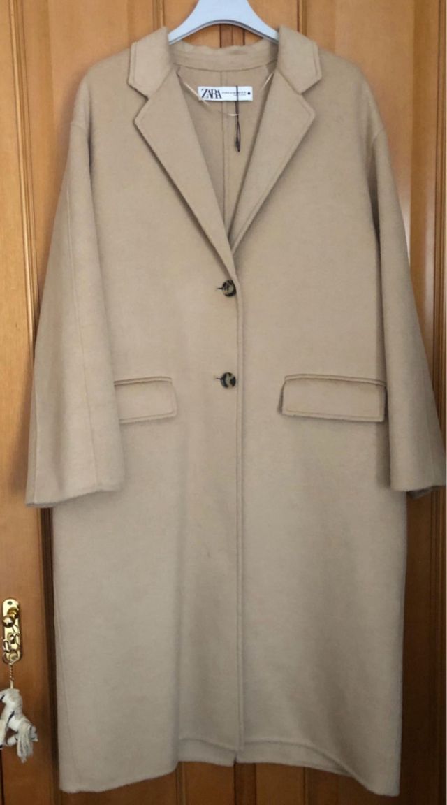 Abrigo Zara Doble Faz Lana corte oversize.