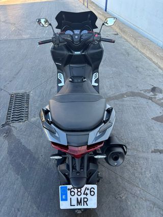 YAMAHA TMAX 560