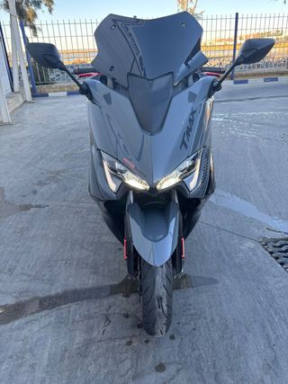 YAMAHA TMAX 560