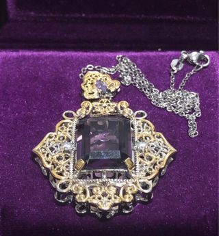 3 colgantes con cadena y 7 anillos 