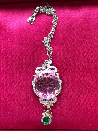 3 colgantes con cadena y 7 anillos 