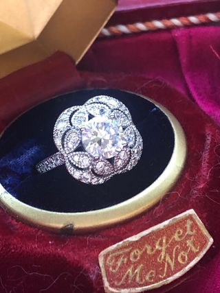 3 colgantes con cadena y 7 anillos 