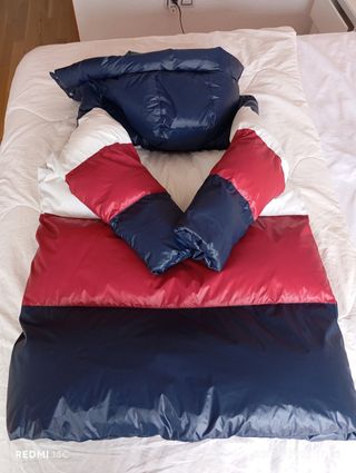 Abrigo plumas Tommy Hilfiger tricolor parka larga.