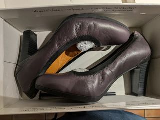 Zapatos de tacón SPANITAS morados y negros