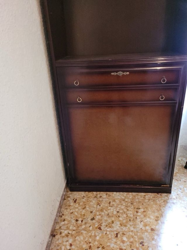 Mueble cama de madera marrón 