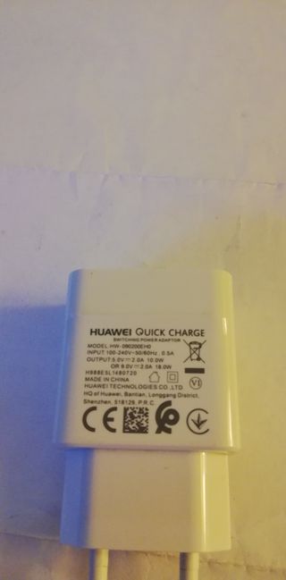 HUAWEI QUICK CHARGE 18W Model HW-090200EHO + 2 CAV