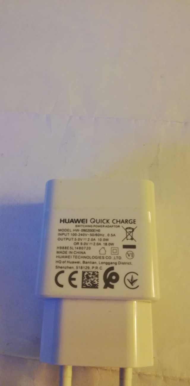 HUAWEI QUICK CHARGE 18W Model HW-090200EHO + 2 CAV