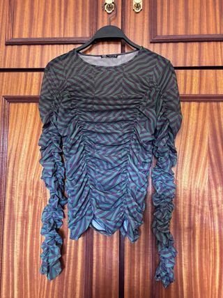 Blusa Zara verde y morada con fruncido