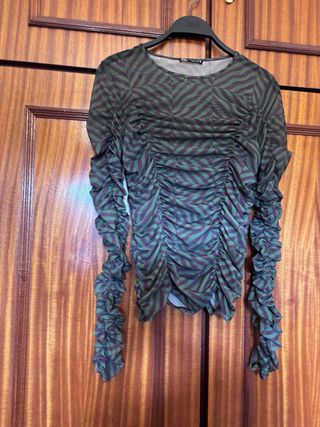 Blusa Zara verde y morada con fruncido