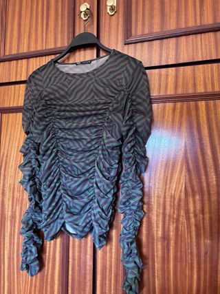 Blusa Zara verde y morada con fruncido