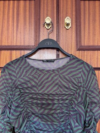 Blusa Zara verde y morada con fruncido