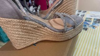 Sandalias Mary Paz cuña pedrería gris