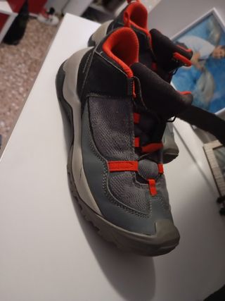 Zapatillas Montaña Niño Quechua Gris/Rojo